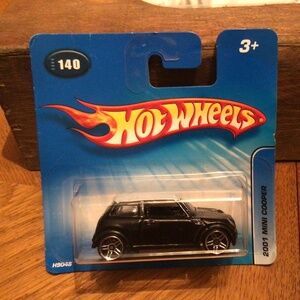 Hot Wheels 2005 Mini Cooper die cast car